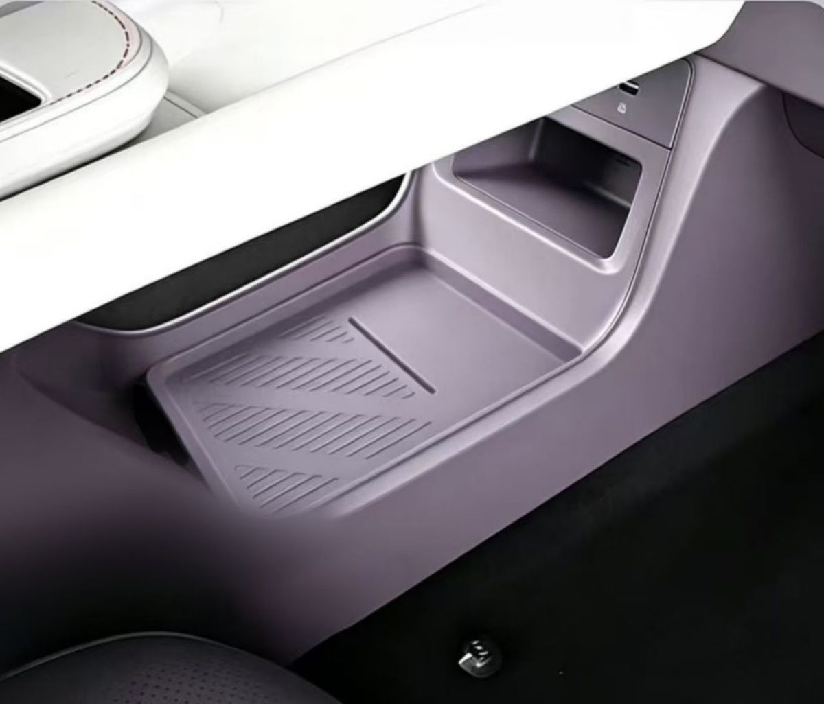 Suitable for 26 models of Changan Qiyuan A06, silicone wireless charging cup mat for the center console, car interior modification