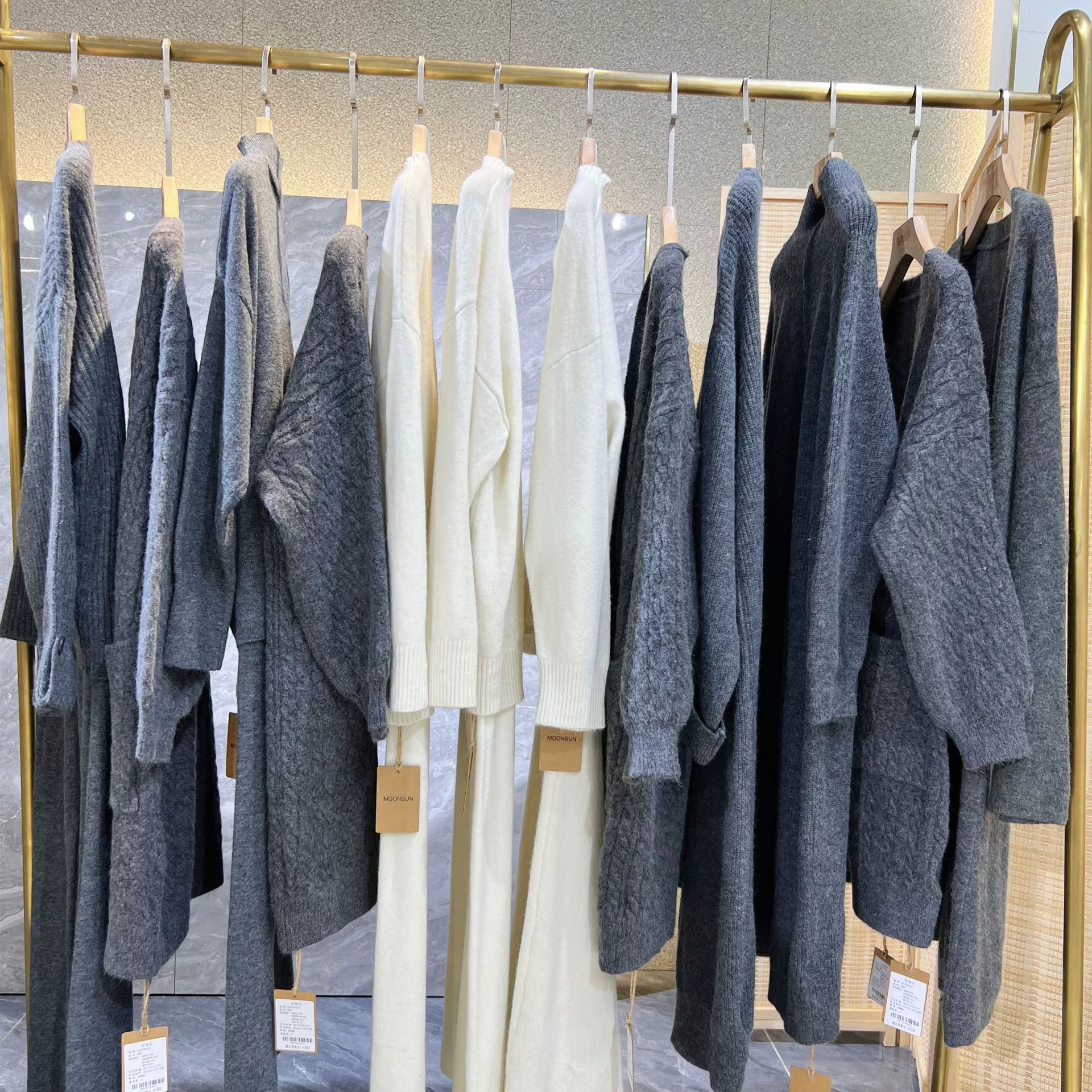 Зимняя и весенняя женская трикотажная куртка для хвоста оптовых прилавков в торговом центре