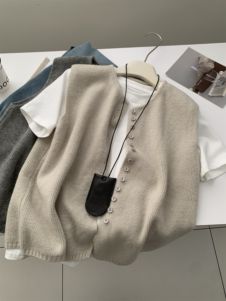 Dark Gray Old Money Style Round Neck Buttoned Knitted Vest for Women Fashionable Layered Sleeveless Vest Sweater Cardigan Autumn and Winter Style