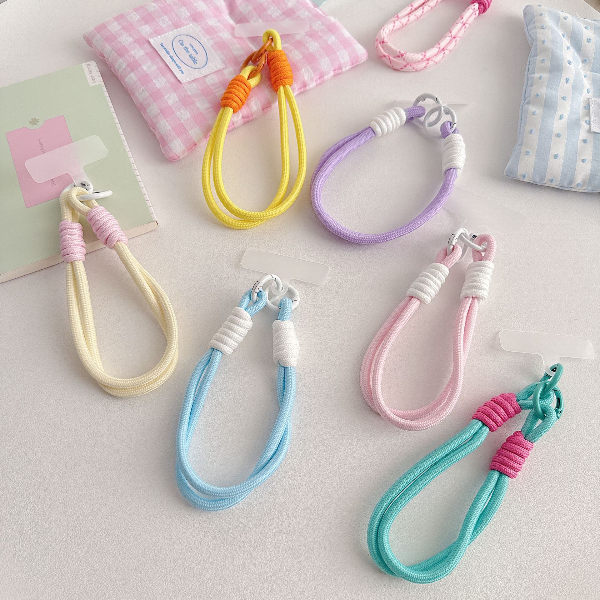 Boutique hecho a mano de alta gama para teléfono móvil cadena para colgar mujer estilo ins ligero lujo doble color muñeca cadena para teléfono móvil de moda/cuerda corta