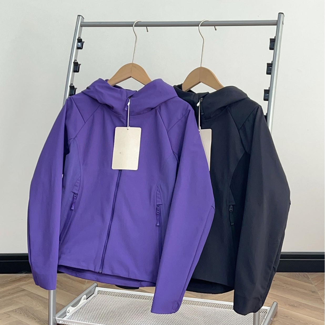 New autumn and winter women's outdoor sports and leisure jacket, hooded, elastic, waist-cinching, slimming, softshell windbreaker