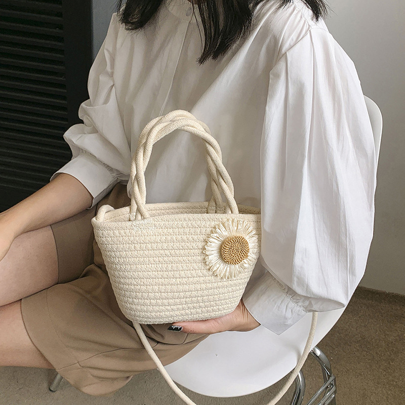 Pastoral Style Handmade Woven Bag Environmentally Friendly Handbag Flower Commuter Shoulder Bag Solid Color Storage Bag Holiday Crossbody Bag