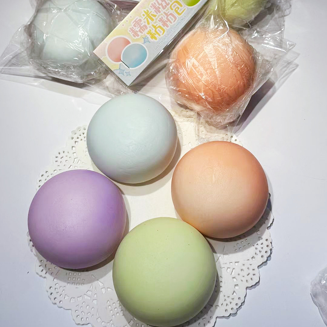 Al azar 1 pan suave y húmedo rebota lentamente