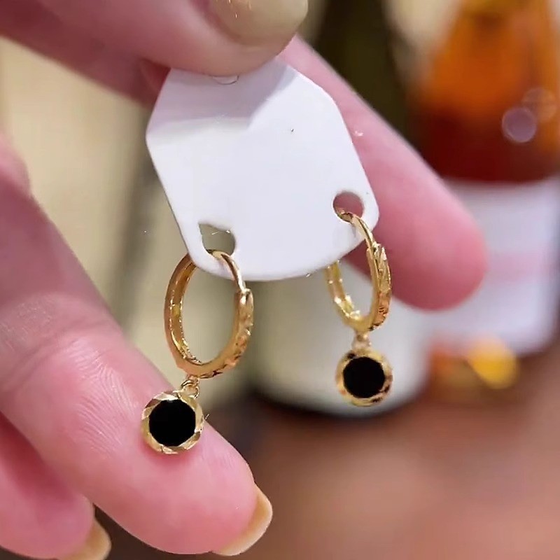 New Fashionable and High-End Black Round Pendant Earrings for Women 2025 New Style Exquisite and Simple Earrings