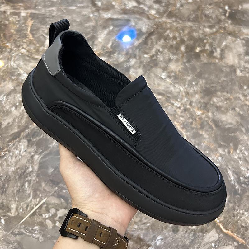 Summer Breathable Cloth Shoes for Men, Slip-On Lazy Shoes, 2026 New Model, High-End Old Beijing Canvas Lightweight Casual Men's Shoes