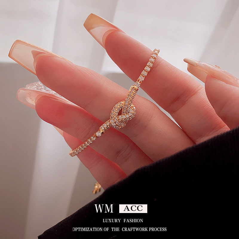 Real oro galvanizado ZIRCON anudada pulsera hueco simple pulsera elegante luz lujo alto sentido pulsera para las mujeres al por mayor