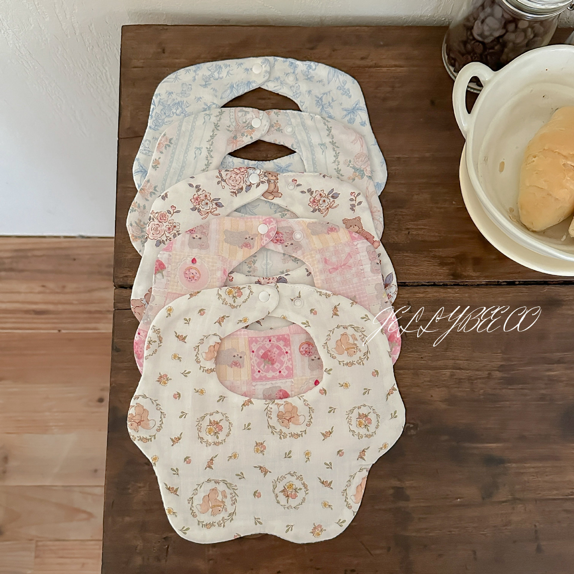 Korean-style Ins Baby Bib Newborn Slippery Towel Cute Bear Pure Cotton Yarn Six-layer Baby Bib Anti-spitting