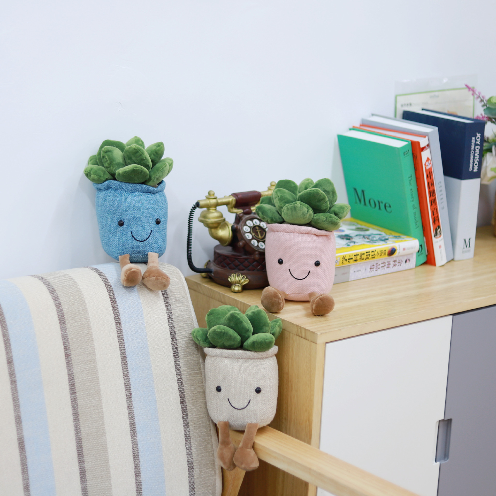 Fan literario cara sonriente tulipán suculente planta verde en maceta muñeca de decoración juguete de peluche de Amazon muñeca de agarre