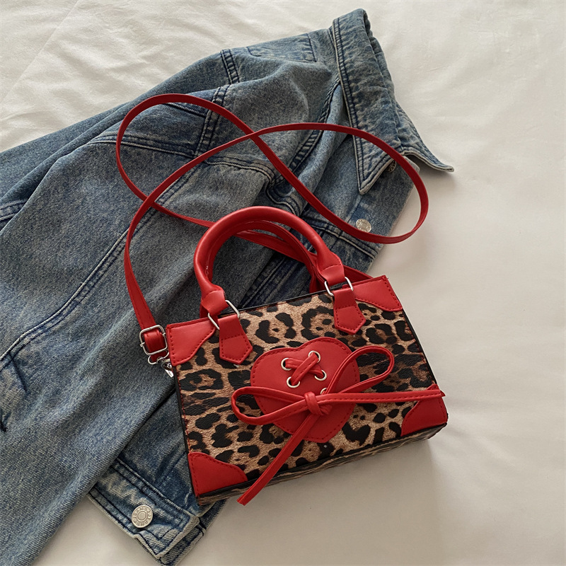 Bolso de moda con estampado de leopardo 2024 invierno nuevo bolso bandolera bandolera bandolera bandolera popular de este año