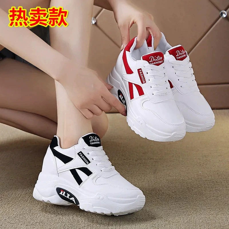 Внутренне увеличенные маленькие белые туфли для женщин 2024 весной и осенью 8cm кроссовки дикие повседневные бархатные туфли для женщин