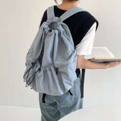 韓国東大門の新しいひものランドセルの女性のファッションのレジャーの大容量の学生の軽いナイロンのリュックサックの女性