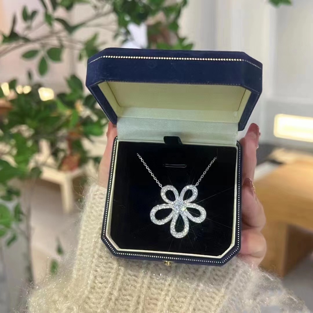 Necklace Classification cable chain Chain Type Sweet Flower Titanium Steel Plating Hollow Out Inlay Zircon Necklace