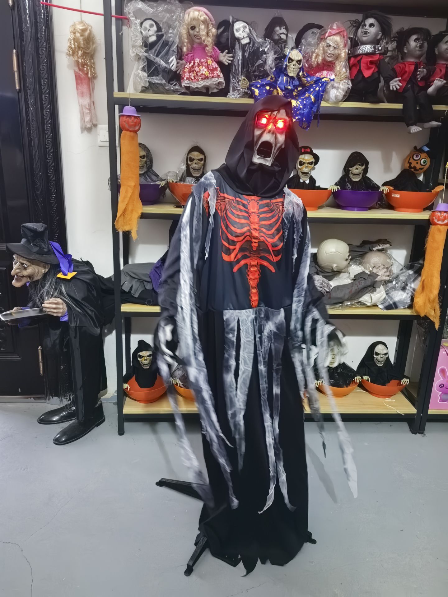 2015 nueva habitación secreta para escapar de la casa embrujada NPC eléctrica atmósfera de terror tamaño medio de pie balancando fantasmas malvados Halloween