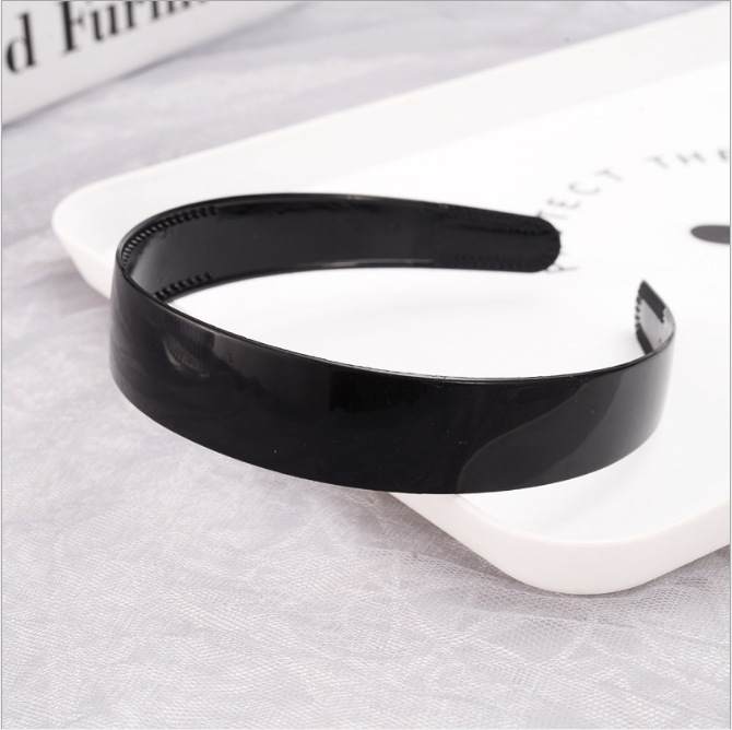 Wide black headband 2.5cm headband black plastic bright paint comb with teeth Wide black headband 2.5cm headband black plastic bright paint comb with teeth