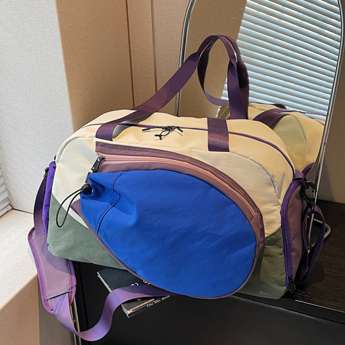 Outdoor Color-Blocking Badminton Bag, Tennis Bag, Large-Capacity Shoulder Travel Bag, Luggage Bag, Sports Fitness Bag, Training Bag