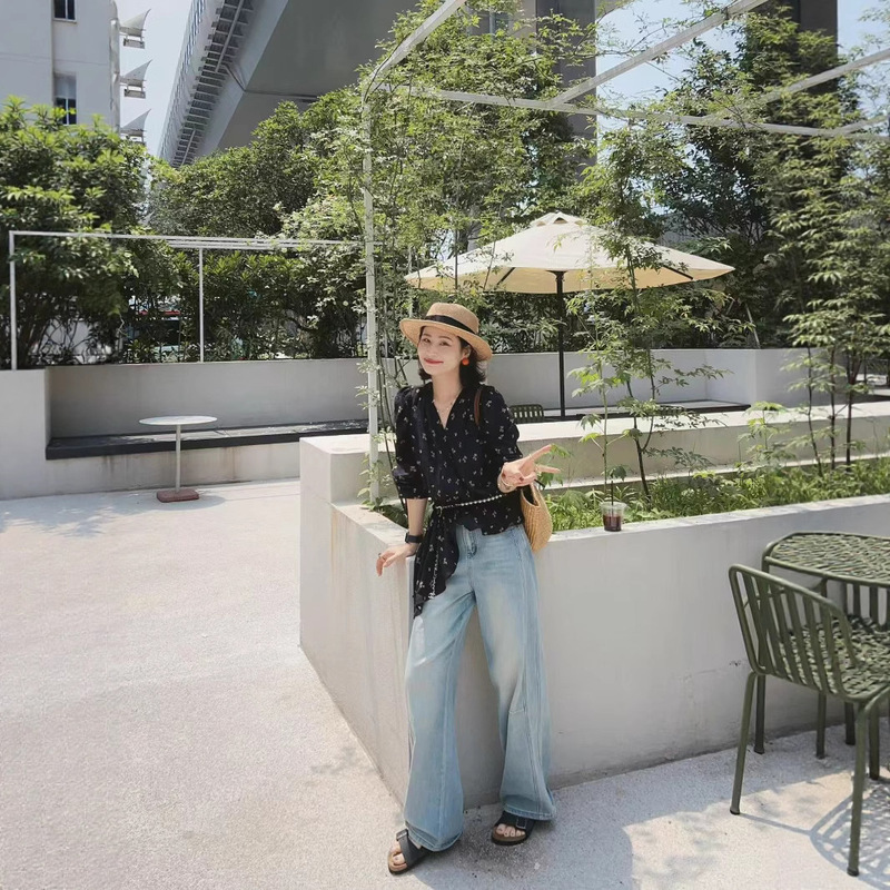 2026 Summer New Style French Chic Super Pretty Unique Beautiful Black Floral Shirt for Women Versatile with Jeans