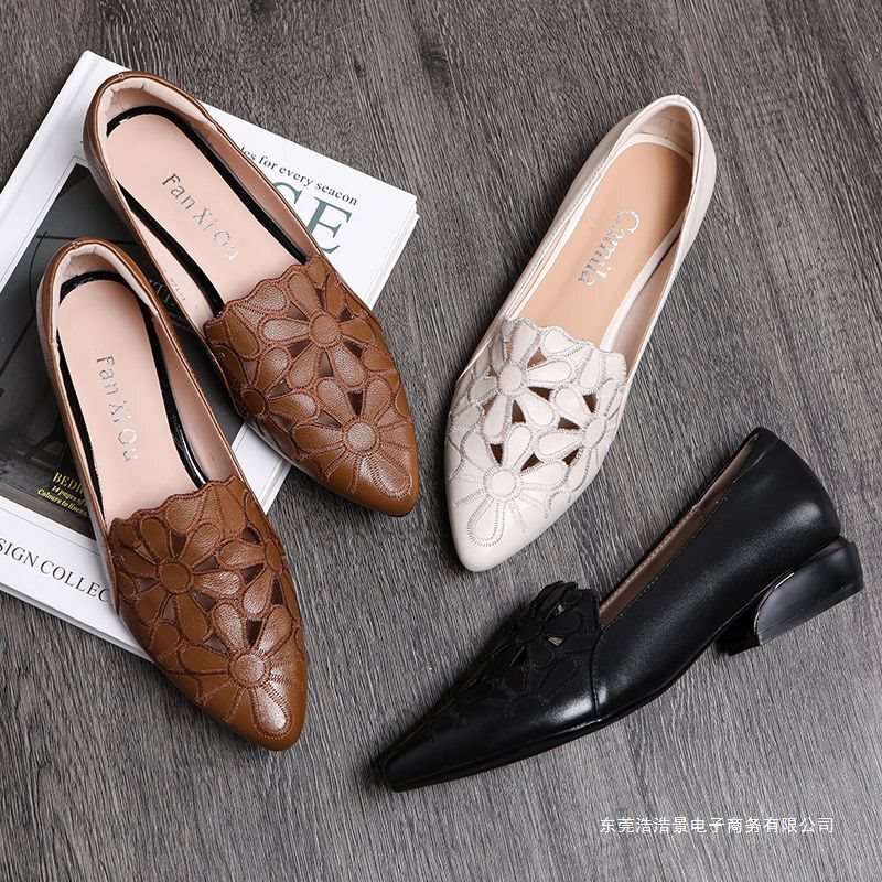 Soft leather, soft upper, hollowed-out embroidered flats for women, 2026 new summer and autumn collection, low-heeled shoes for mothers, breathable work sandals for women Soft leather, soft upper, hollowed-out embroidered flats for women, 2026 new summer and autumn collection, low-heeled shoes for mothers, breathable work sandals for women