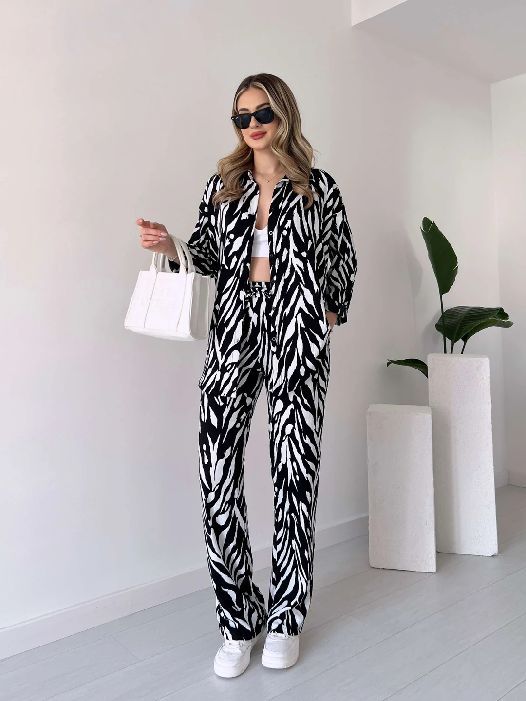 560g Weight Long Sleeve Sleeve Length Spandex, Polyester Fabric Type Pant Co-ord Set Sets Type 2 Pieces Set Quantity Daily Occasion Turndown Neckline Regular Fit Fit Type Printing Pattern Spring Season Women's Gender Printing Design Streetwear Style Daily Women's Streetwear Printing Spandex Polyester Printing Pant Co-ord Set Pants Sets 12