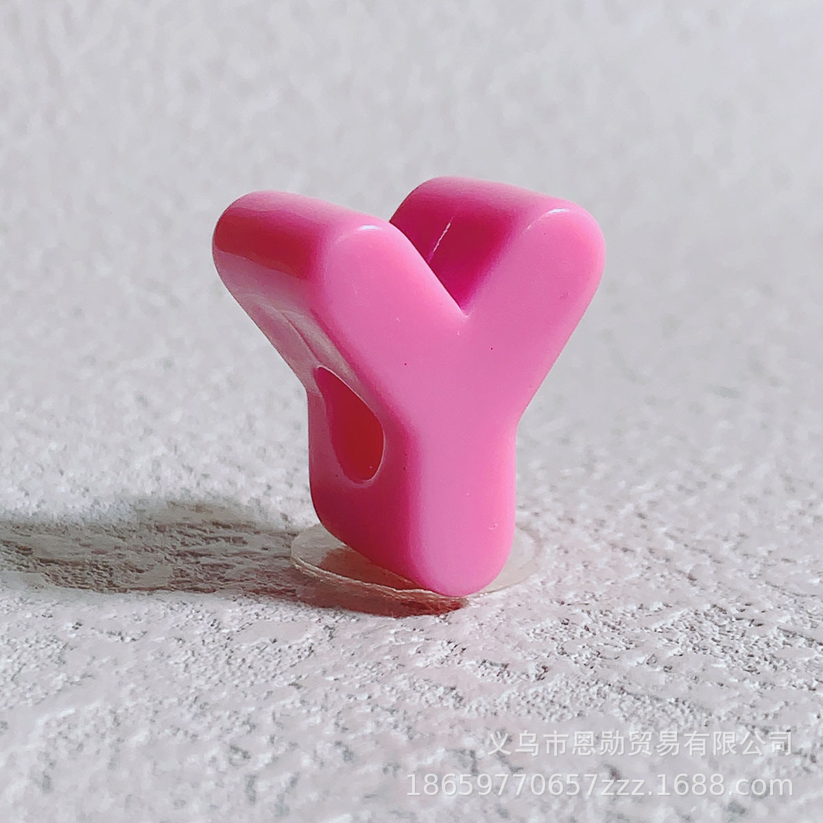 Y (pink)