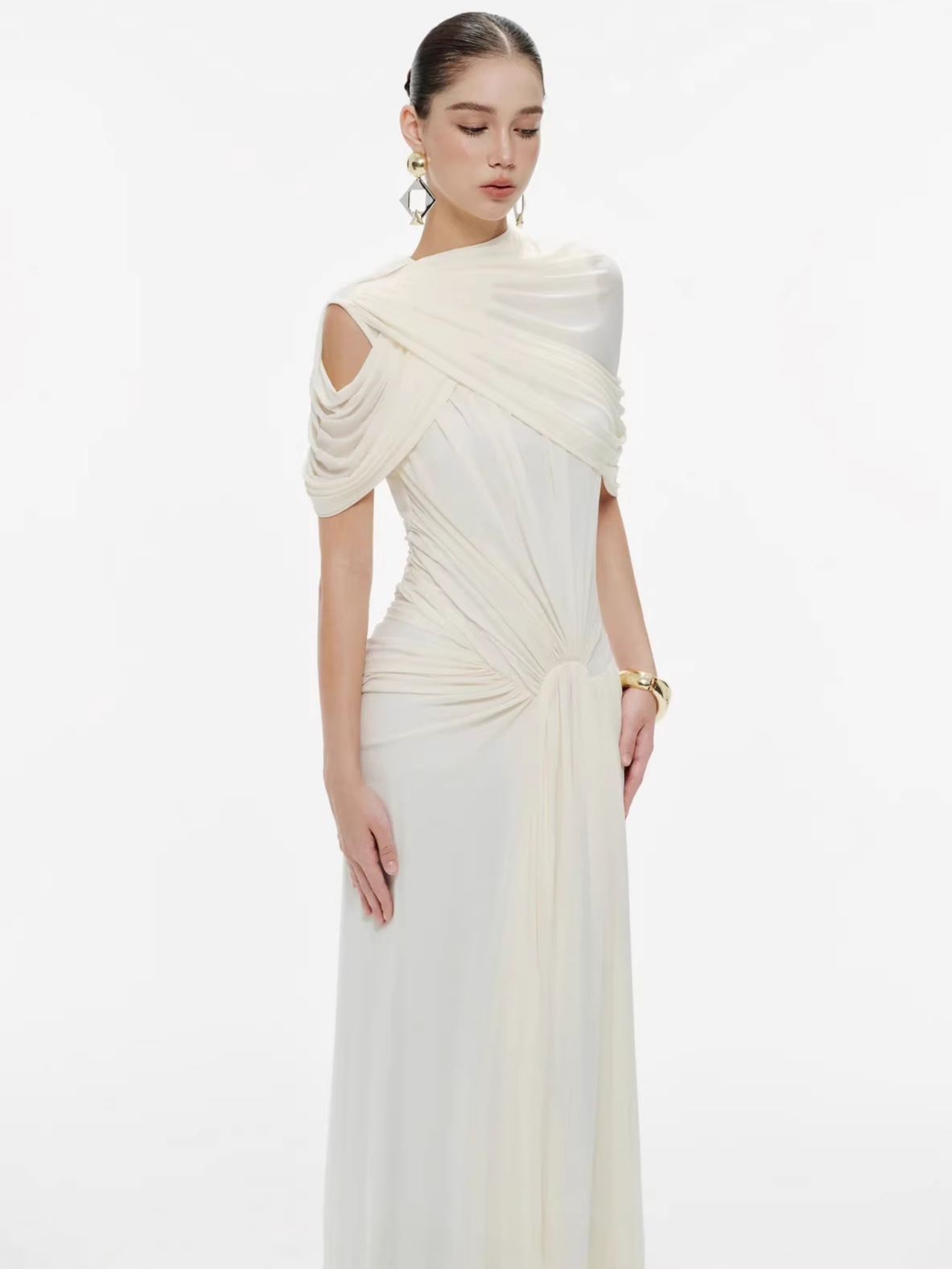 Cross-Border | English Support Off-Shoulder Mesh Gown Dress with Asymmetrical Design, Elegant Waist-Cinching Resort-Style Dress