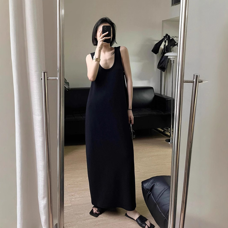 Black U-neck Sleeveless Vest Knitted dress High-end Elegant Loose Slimming All-match Seaside Holiday Dress Black U-neck Sleeveless Vest Knitted dress High-end Elegant Loose Slimming All-match Seaside Holiday Dress