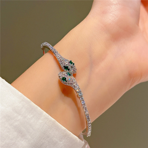 Store Manager's Favorite JOJOACC Silver Snake Bracelet, Luxurious Micro-set Green Diamond Ring, Japanese/Korean Style Jewelry J288