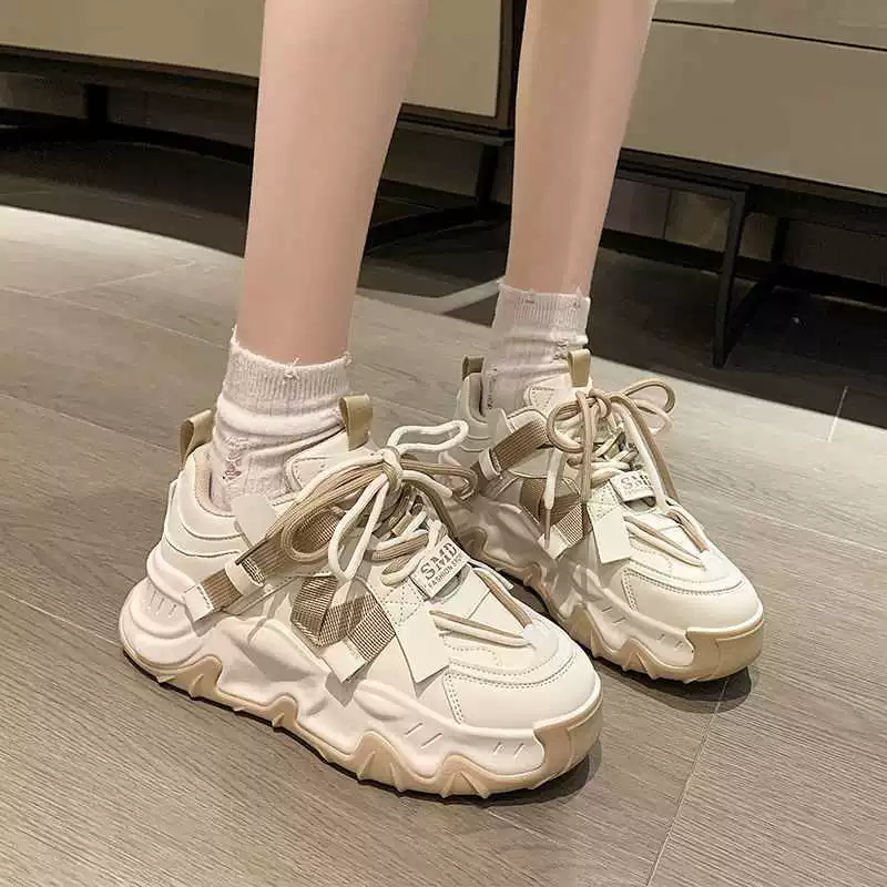 Черно-белые туфли Panda Daddy для женщин 2023 Весенние Новые однослойные туфли на толстой подошве, жареные ножки для уличного шоу, маленькие белые кроссовки