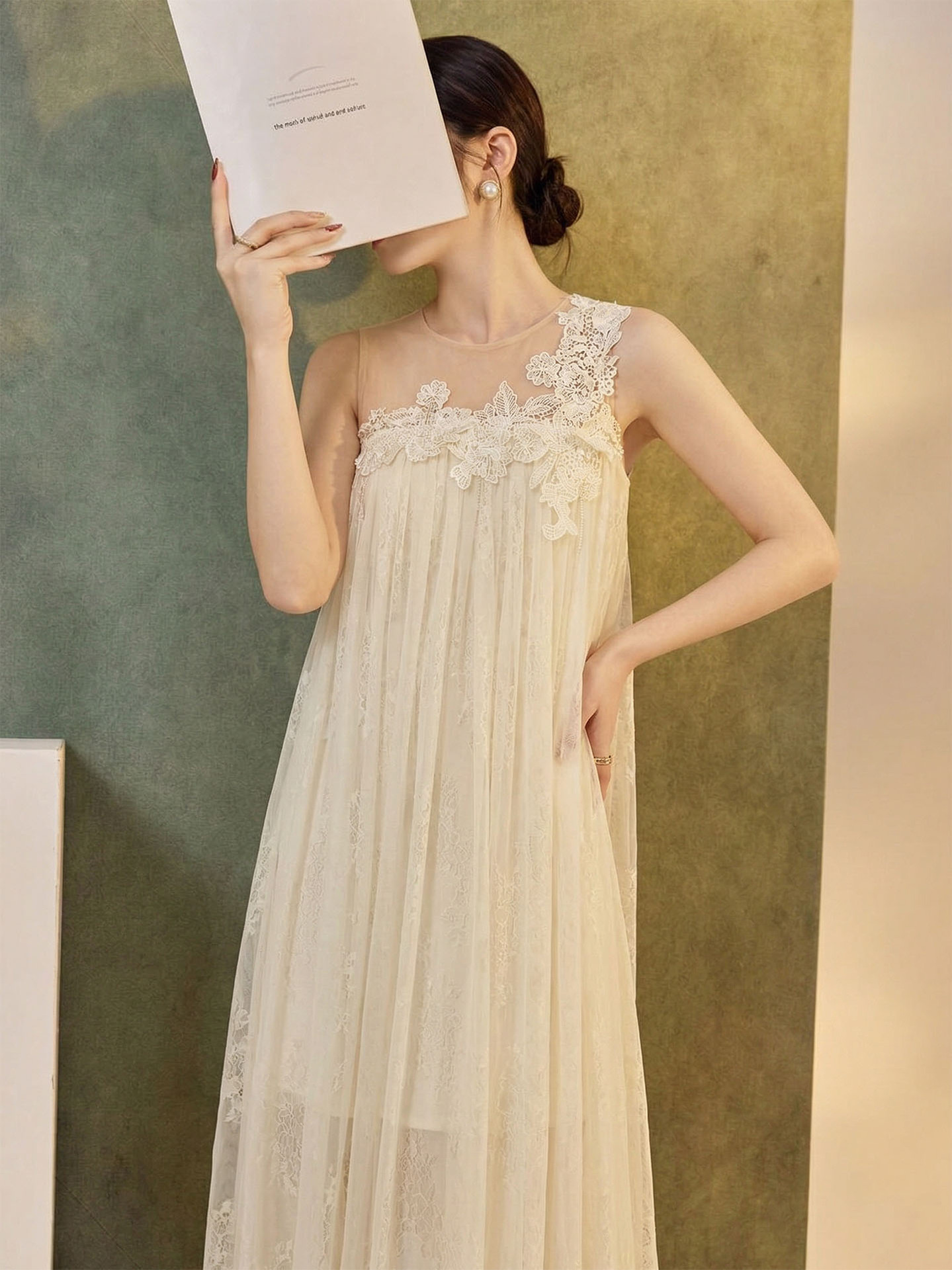 Váy ren lưới phối ren nổi thắt eo dáng maxi mùa hè phong cách nghỉ dưỡng — màu trắng ngà