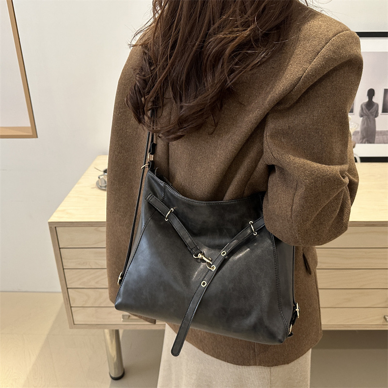 Versátil gran capacidad retro 2024 nuevo otoño invierno ocio de color sólido de hombro simple de doble portátil de hombro para viajar bolso de hombro suave