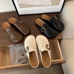 厚い底の足は韓国版の黒色の包頭の半スリッパの子供の2025新型の春の夏に合わせてカジュアルな怠け者の靴を合わせます。