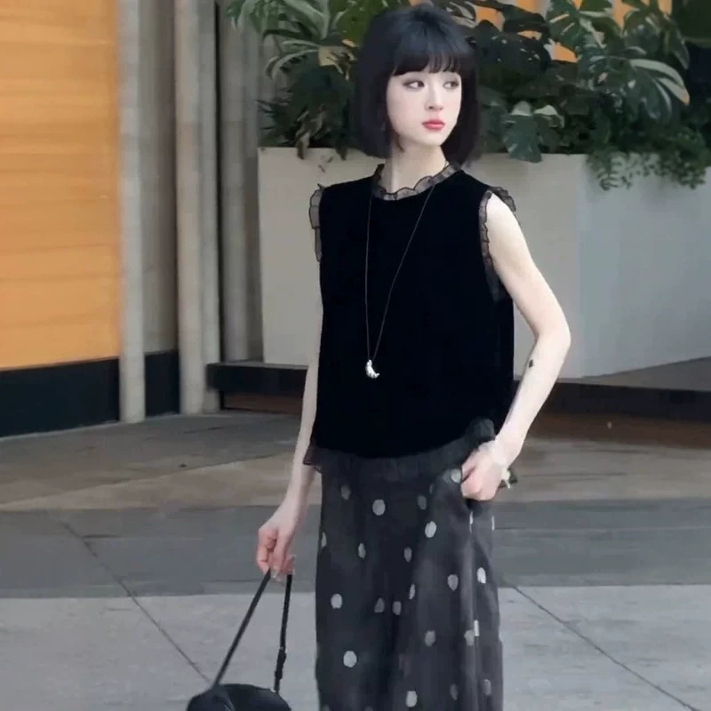 2026 Summer Black Round Neck Velvet Lace Trim Sleeveless Shirt Top New Style Loose Slimming Vest Women's Clothing