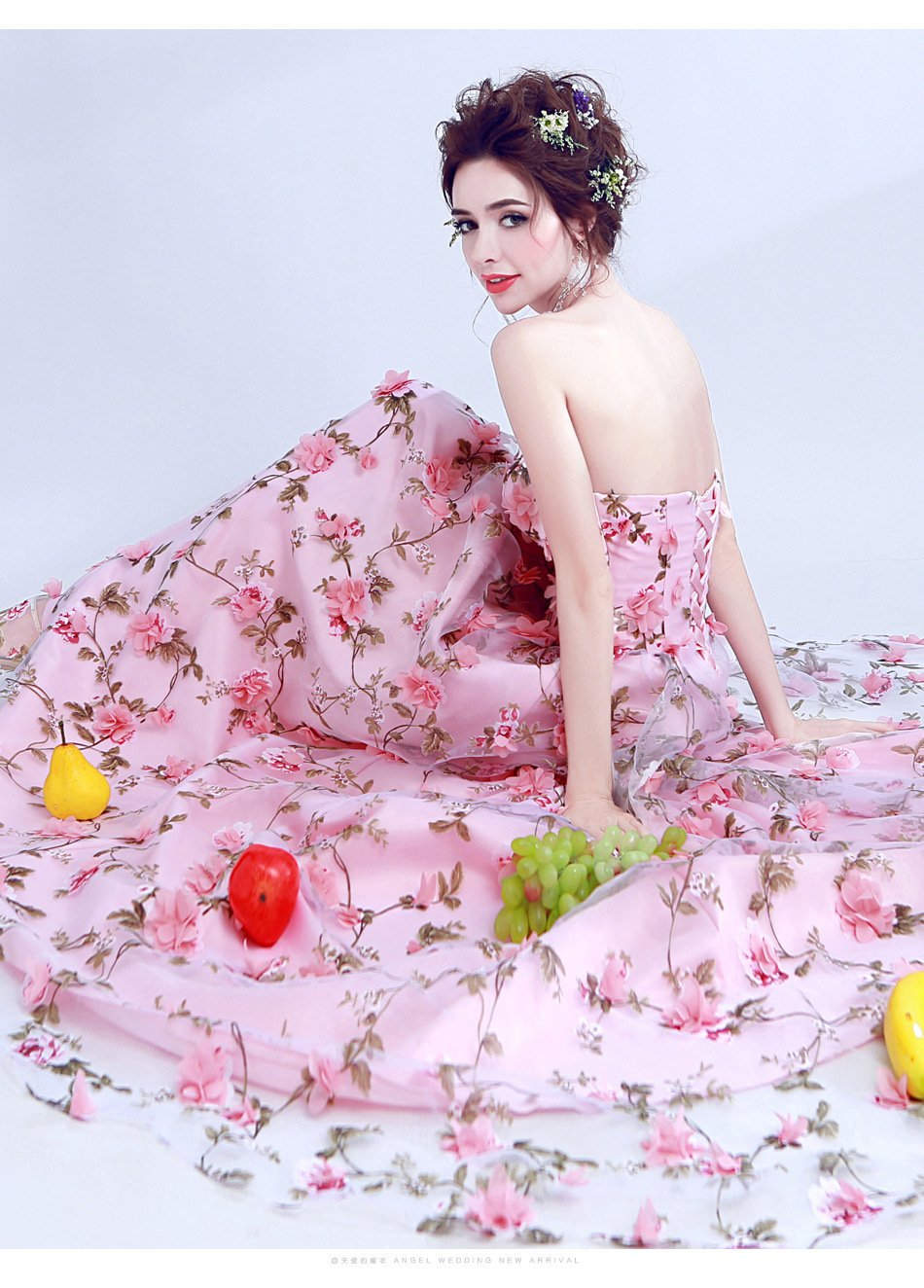 Damen Abendkleid In Bohnenrosa Als Trägerloses Hochzeitskleid_voghion.com