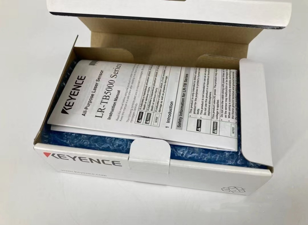 基恩士KEYENCE实物图LR-TB5000CL激光传感器 全新原包装