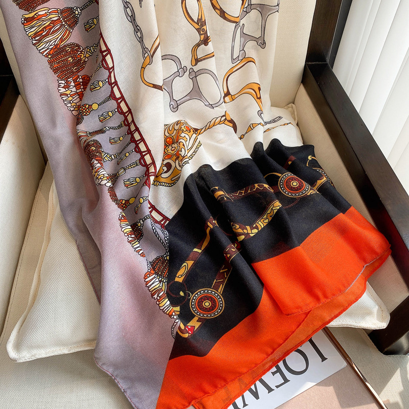Cadena de lujo ligera impresión decorativa de algodón y lino sensación de mano bufanda cuadrada grande bufanda de protección solar de comercio exterior transfronterizo 135*135cm