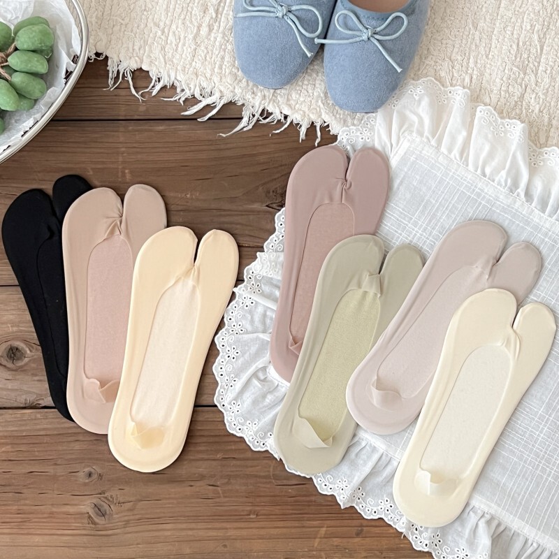 Two-Toe Socks for Women, Spring and Summer Low-Cut Invisible Split-Toe Socks, Ice Silk Non-Slip Two-Toe Split Socks