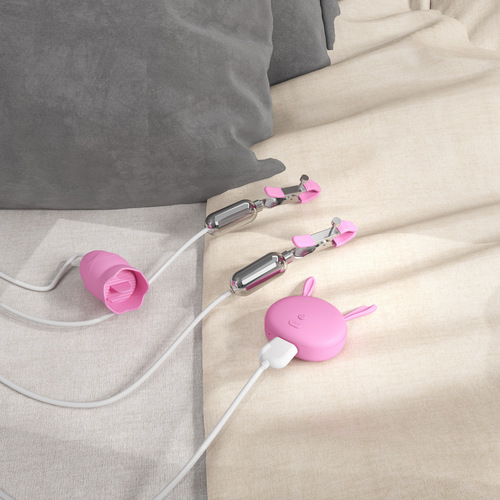 Moonuo rechargeable double breasts clitoris three-point vibrating nipple clamp breast chest massage female masturbation device cross-border