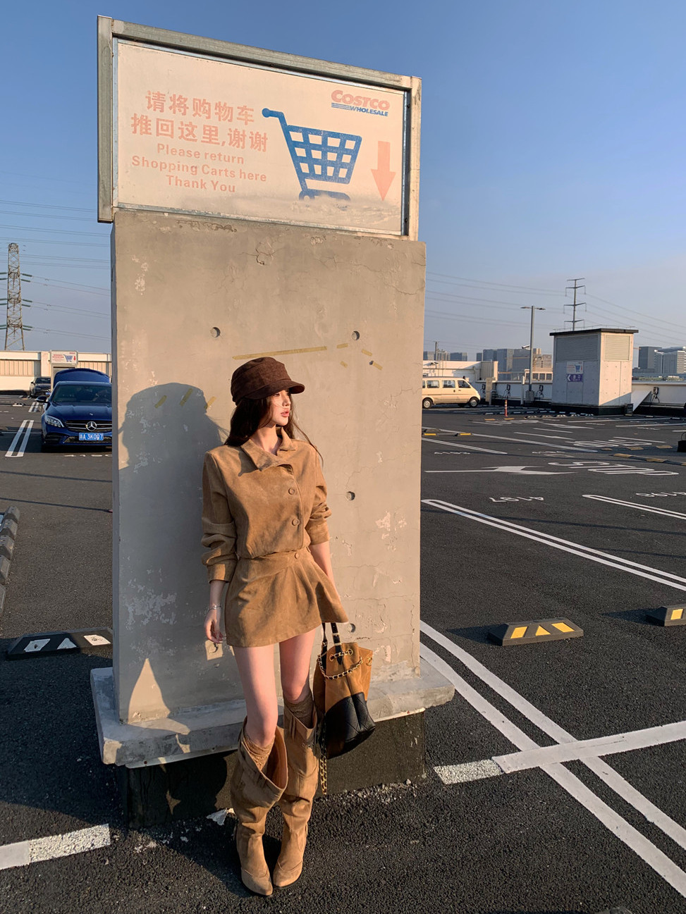 2025新款复古气质奶咖色鹿皮绒连衣裙女秋冬百搭收腰显瘦新款短裙