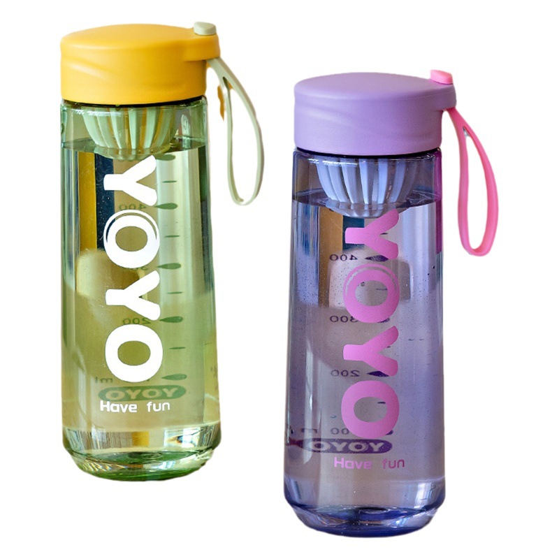 YOKO moda taza de plástico al aire libre portátil taza de gran capacidad 640Ml hombres y mujeres deportes botella de agua con compartimiento de té
