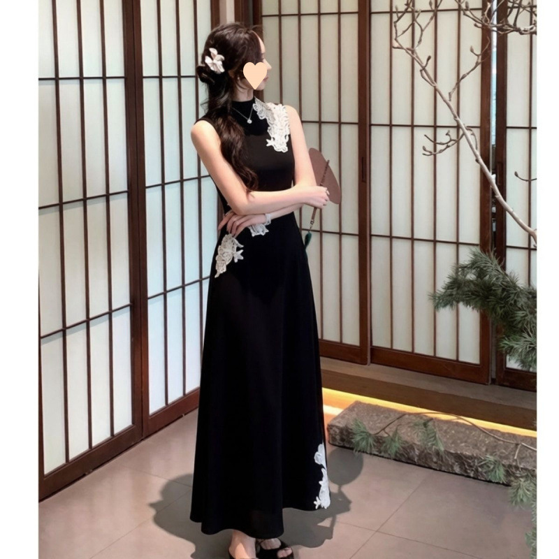 New Style Cheongsam Dress, Summer New Women's Fashion, Elegant and Slimming, with a Sense of Atmosphere, Hollow-Out Floral Patchwork, New Chinese Style