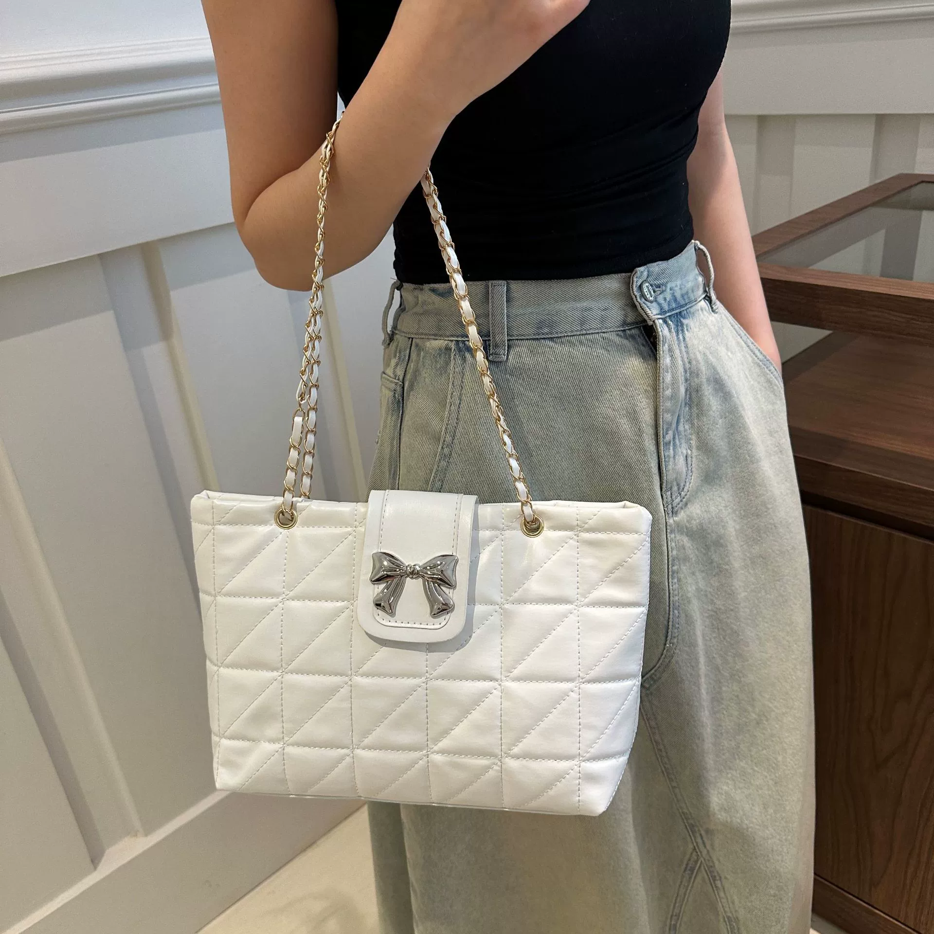 Soft capacious trend one-shoulder bag with diamond pattern, Korean style, chain bag