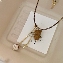新款棕色kt猫吊坠流苏棉绳设计感小众项链韩版个性ins风毛衣链女