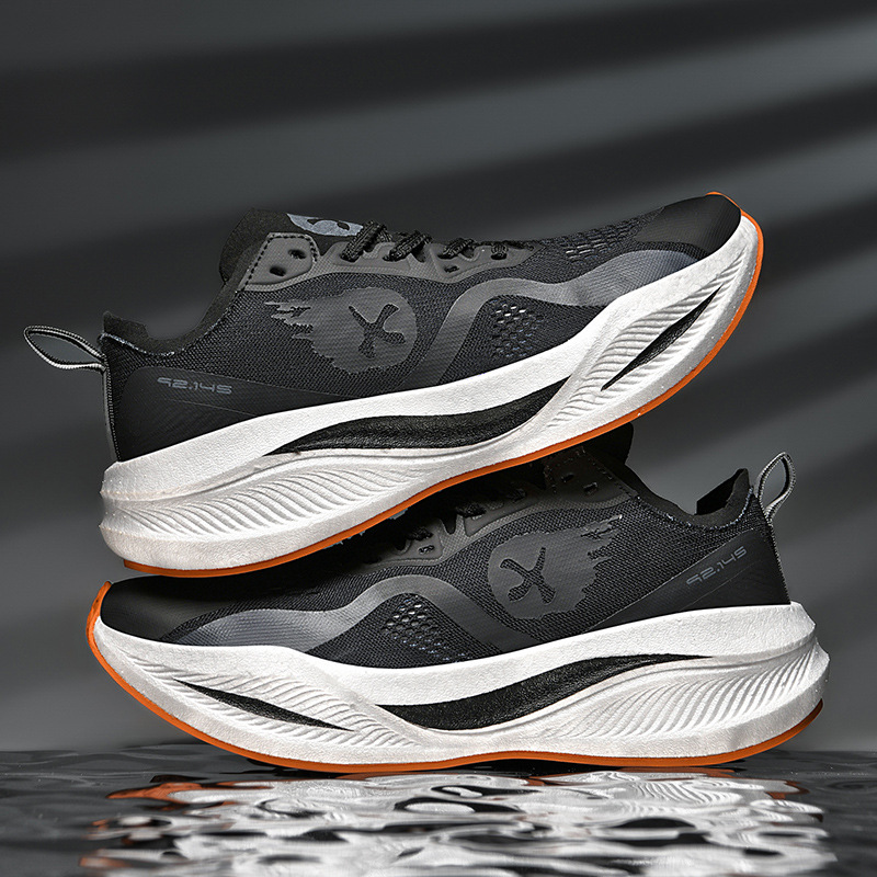 Zapatas de carreras de pareja de color contrastante de la marea nacional Duan Duan 2025 College Breathable Full Palm Plate de carbono Zapatas de carreras de hombre