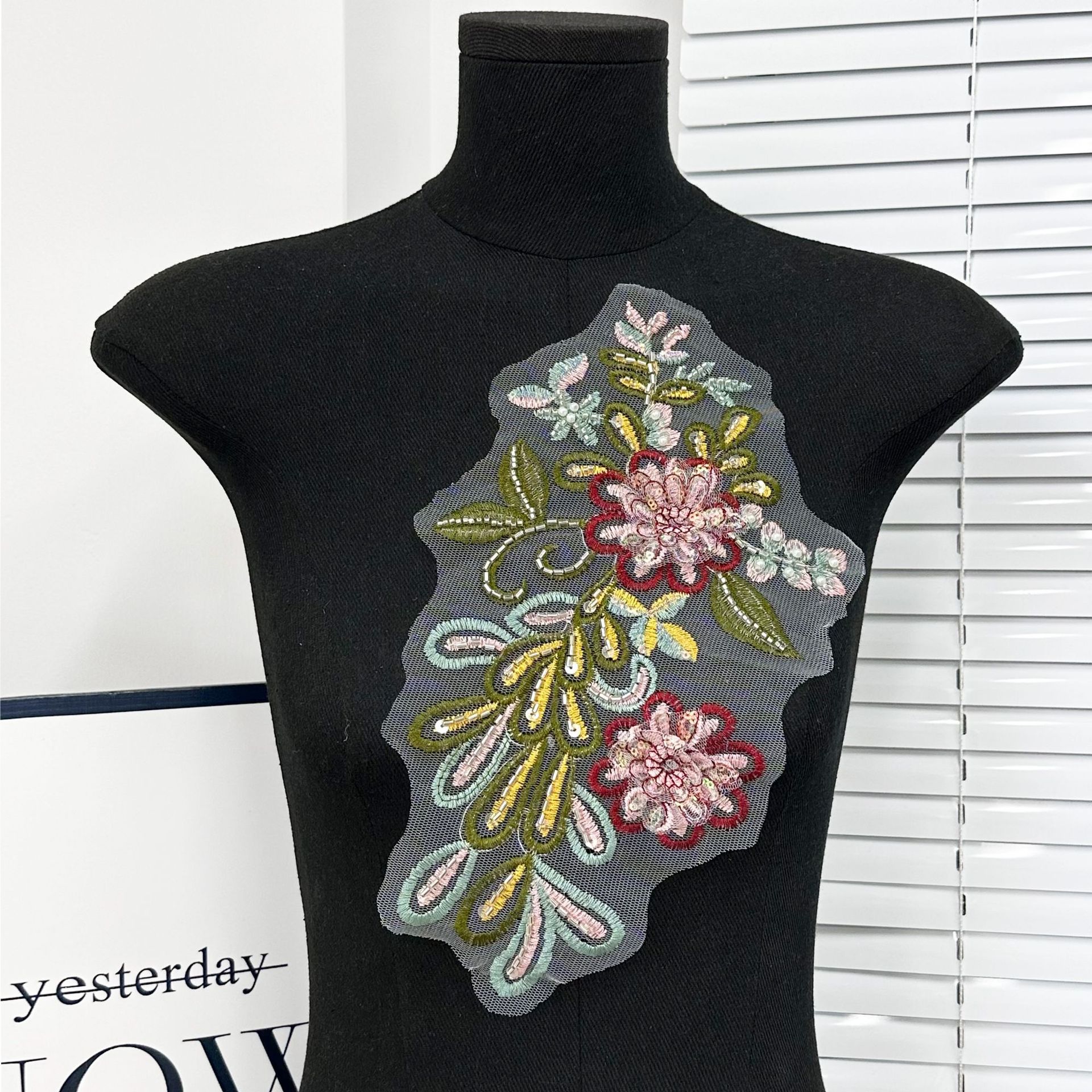 Nuevo hilo de red de color bordado flor de tela nueva cheongsam estilo chino ropa de estilo chino decoración delantera decoración decal accesorios en stock image 7