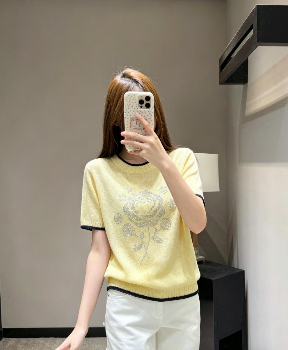 High-Quality Camellia Rhinestone Brand Logo Embellished Knitted Pullover With Round Neck And Short Sleeves, Light Luxury, Simple,_ecoleips.com
