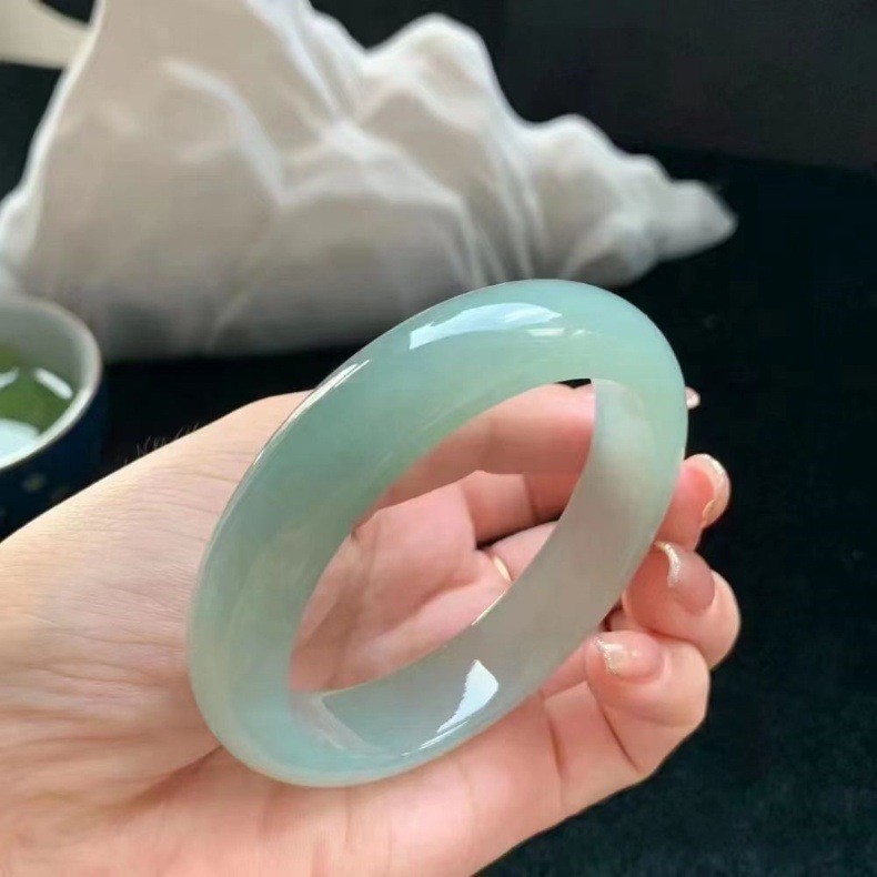 Vòng tay ngọc nữ chính hãng cao cấp màu xanh nhạt – đường kính trong 52–64 mm chi tiết 5