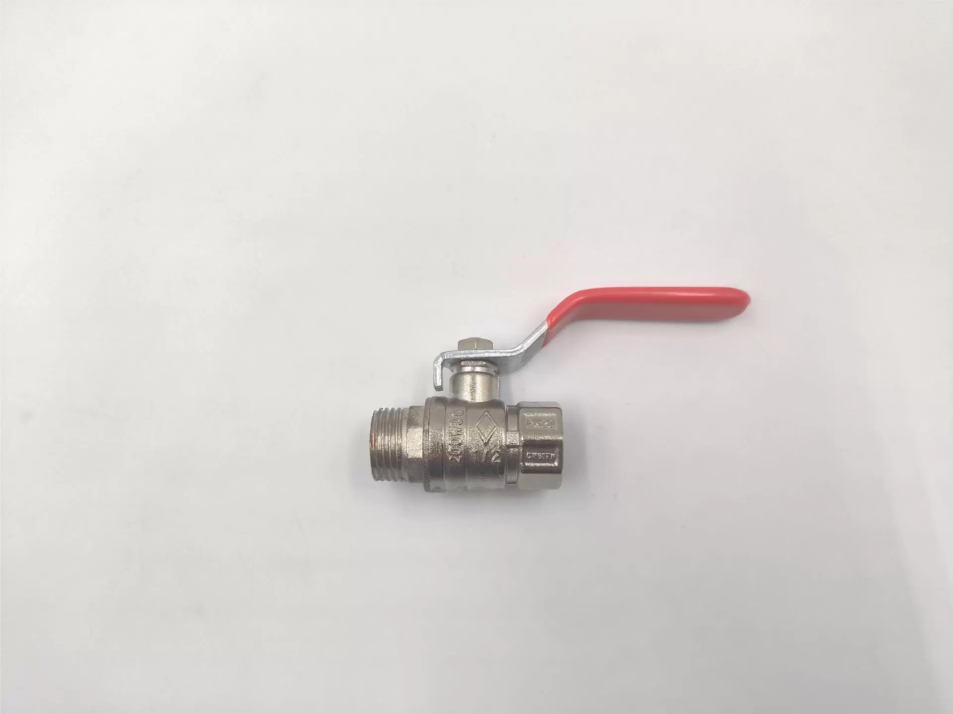 Внешняя торговля горячей продажи 4 точки сплава цинка шаровой кран внутри и снаружи проволоки шаровой кран сад совместных аксессуары