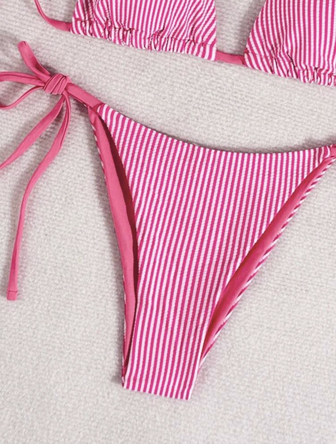 Ensemble bikini avec haut à nouer rayé bleu et blanc deux pièces_voghion.com
