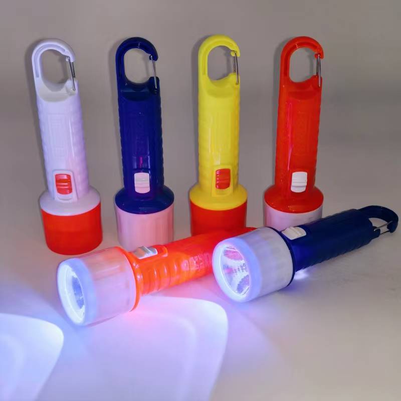 Nueva linterna de moda LED portátil linterna de iluminación 2 yuanes tienda de regalos prácticos juguetes luminosos para niños
