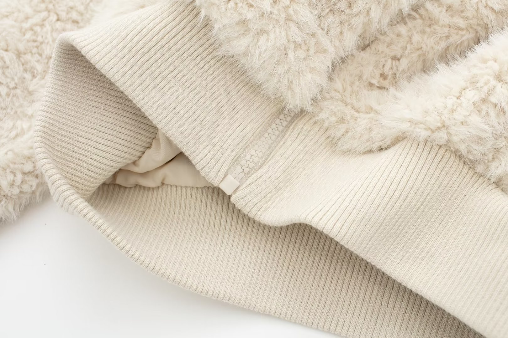 Women's clothing 2023 autumn new artificial fur effect short jacket_voghion.com