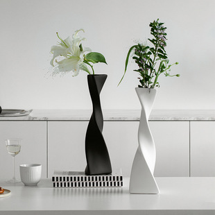 Geometric twist vase Nordic ins black and white rotating ceramic dried flower arrangement living room B & B decoration ornaments